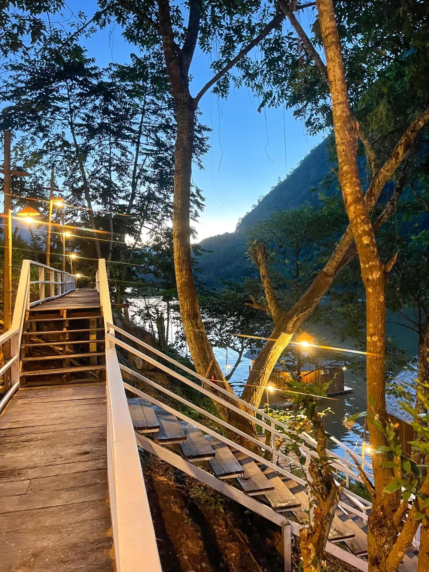 Nongkhiaw The Float House Hotell Eksteriør bilde